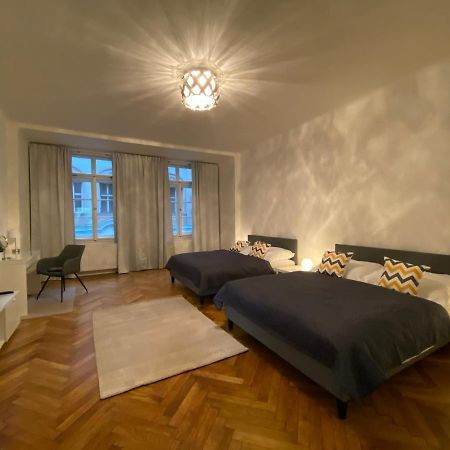 Spacious Apartment On Wenceslas Square Praha Eksteriør bilde