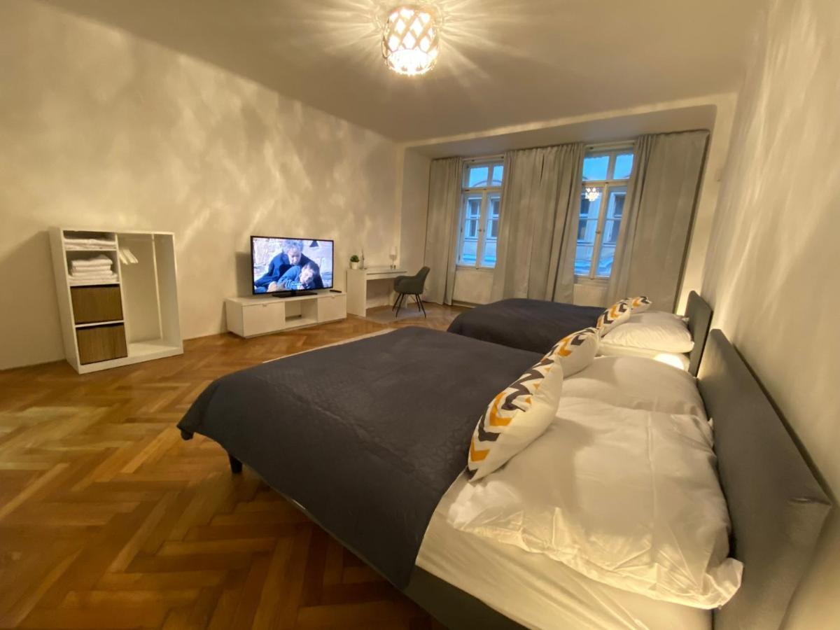 Spacious Apartment On Wenceslas Square Praha Eksteriør bilde