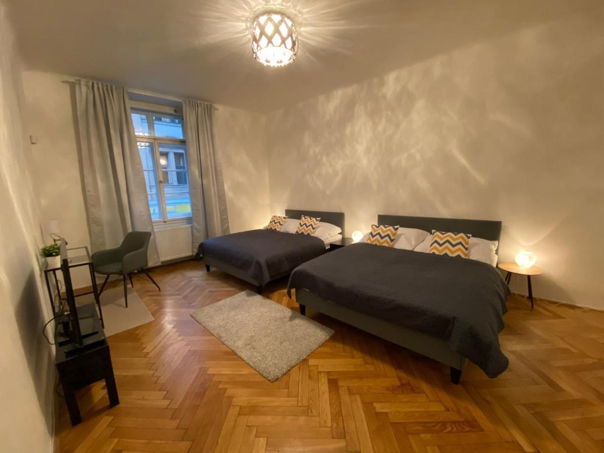 Spacious Apartment On Wenceslas Square Praha Eksteriør bilde