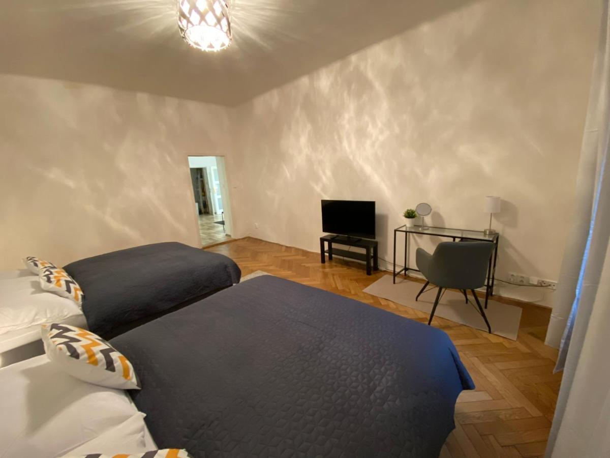 Spacious Apartment On Wenceslas Square Praha Eksteriør bilde